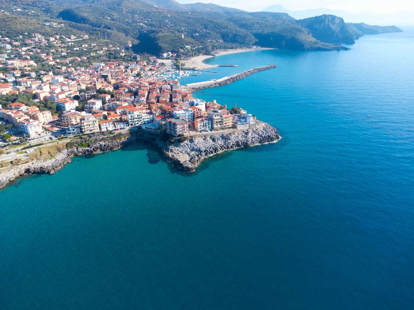 Marina di Camerota, Küstenorte und Hotels
